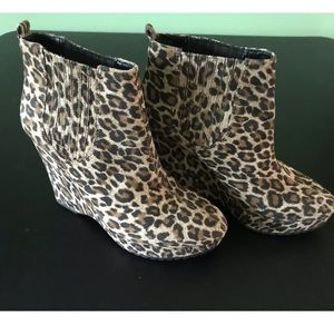 BCBGenerations BCBG Vance 2 Leopard Ankle boots